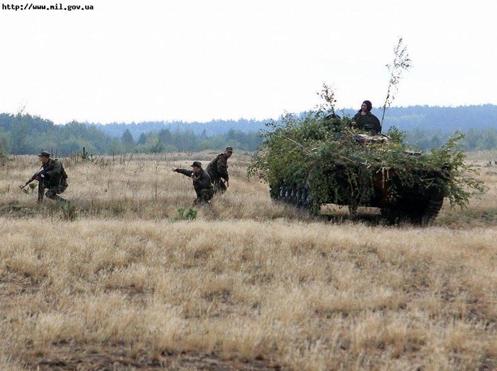 Chiến xa bộ binh BMP-1 cũng tham gia bài sát hạch khả năng sẵn sàng chiến đấu